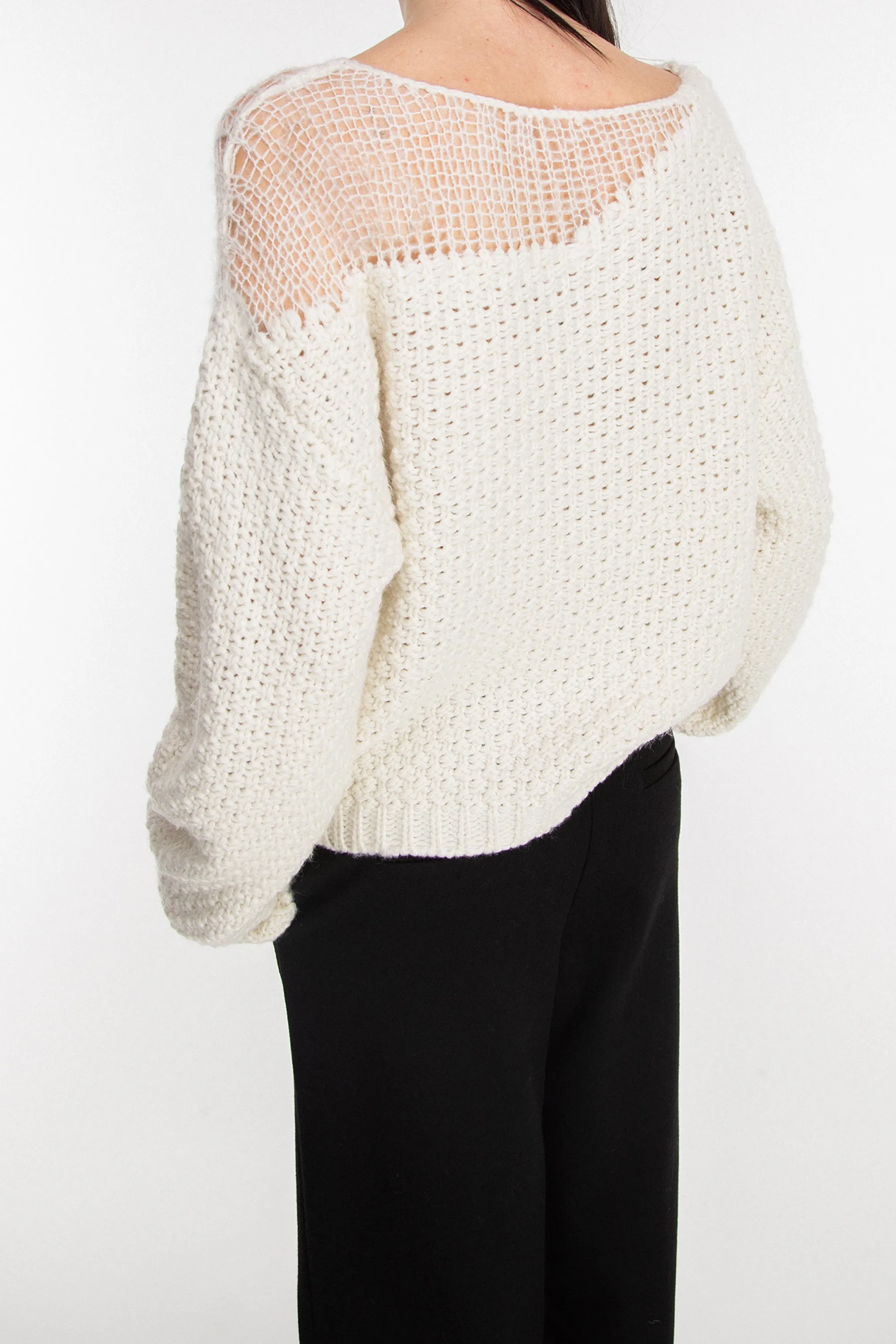 DISTRESSED DETAIL SWEATER