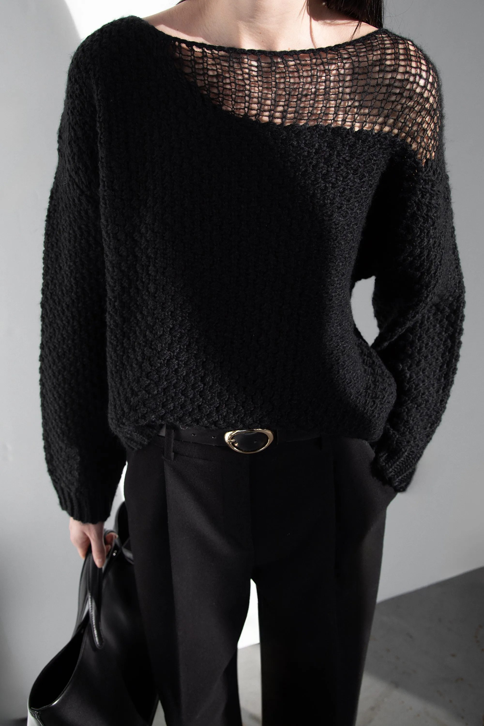DISTRESSED DETAIL SWEATER