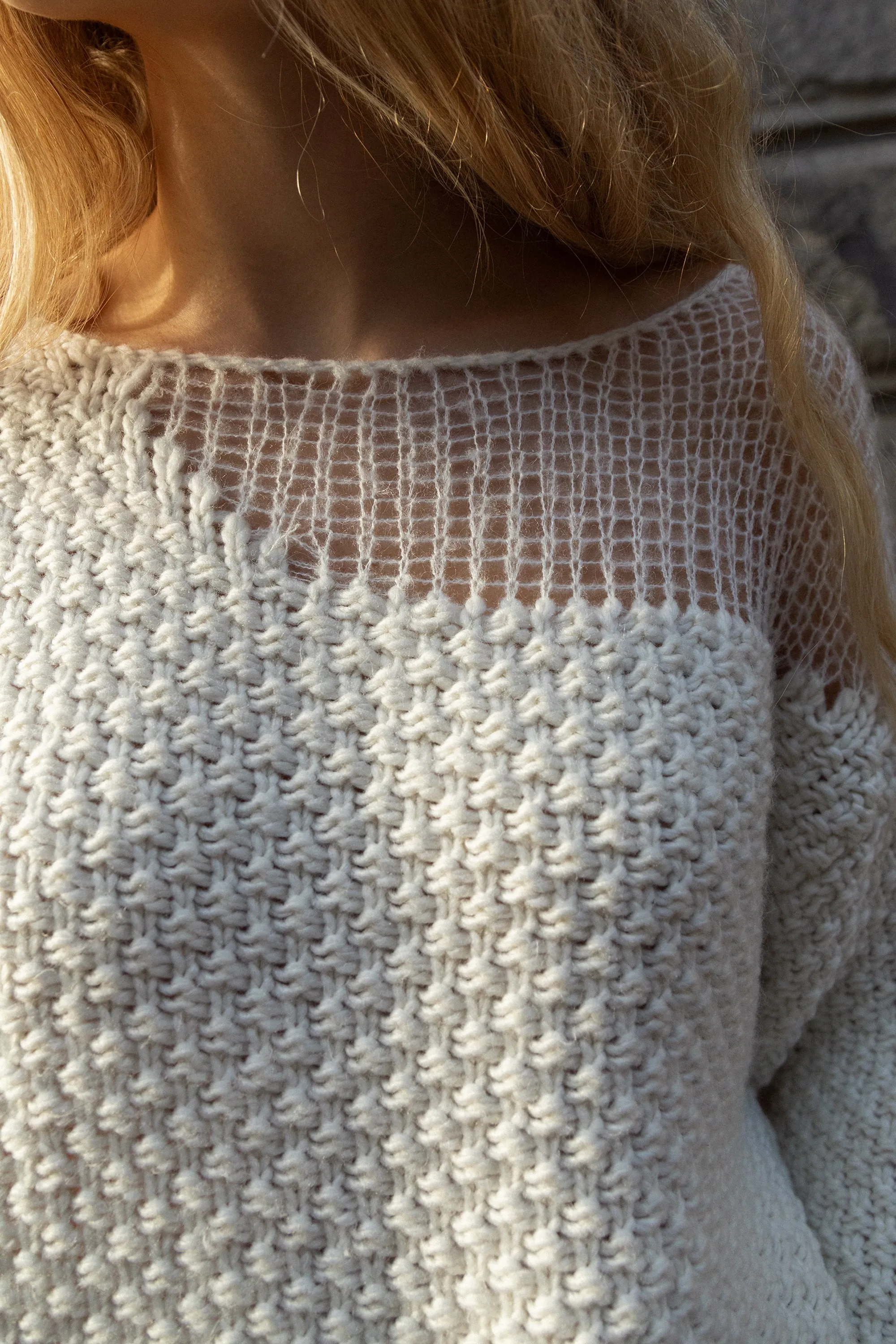 DISTRESSED DETAIL SWEATER