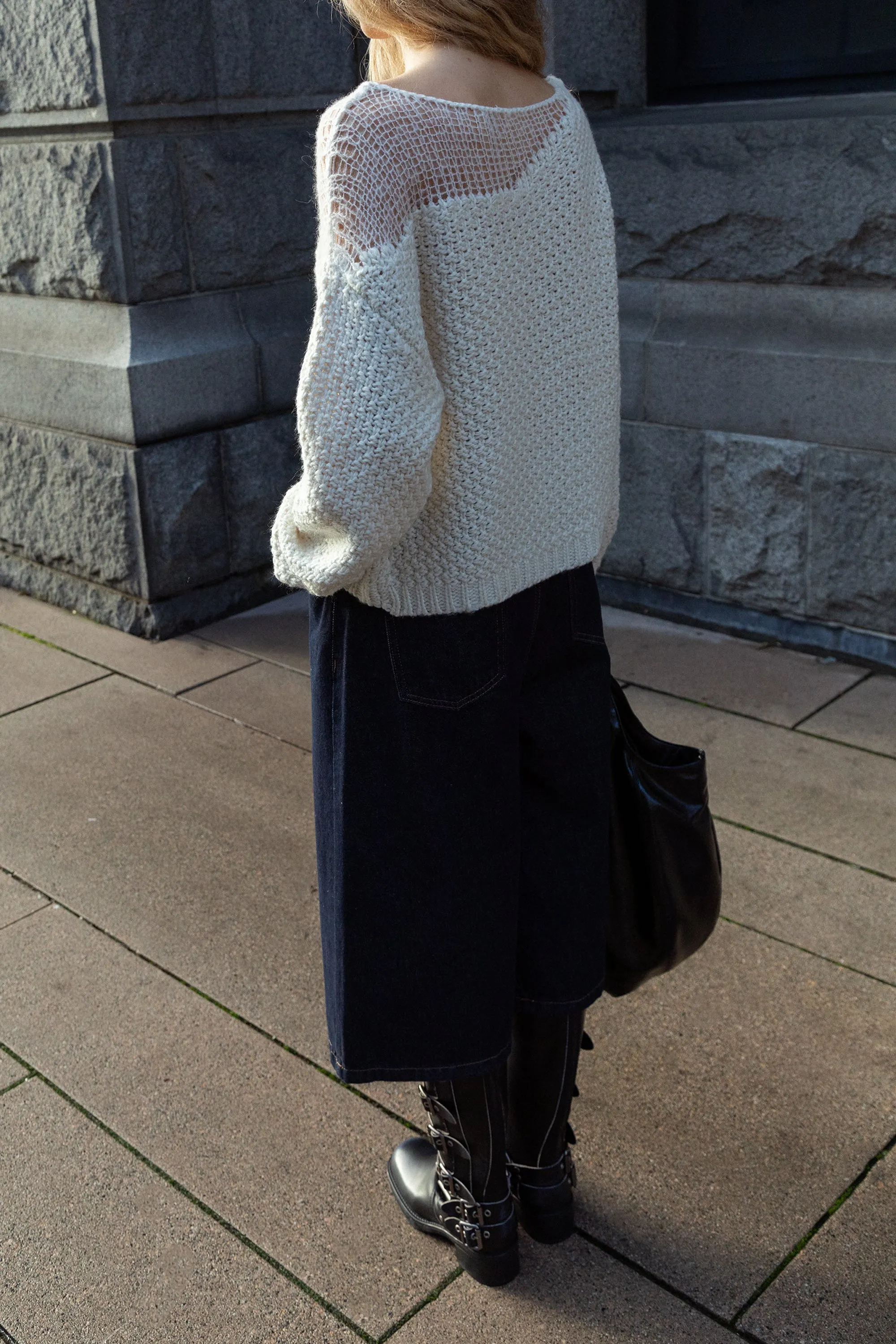 DISTRESSED DETAIL SWEATER