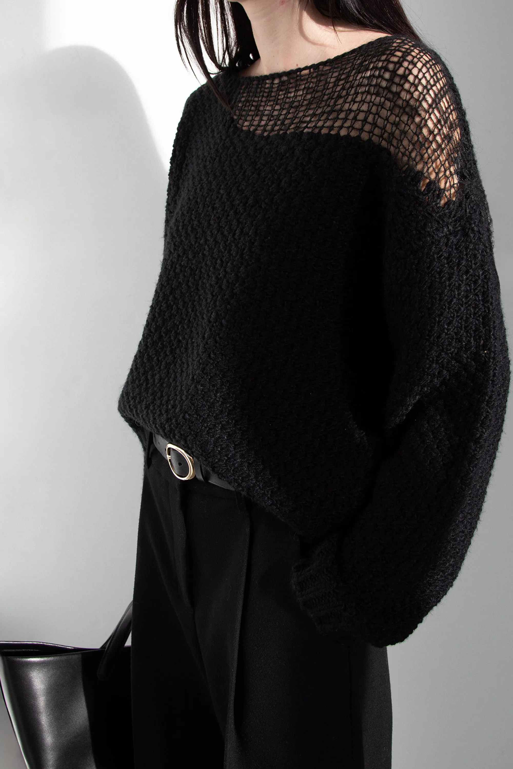 DISTRESSED DETAIL SWEATER